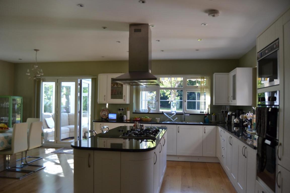 Leafy Suburban Bed&Breakfast Northwood  Bagian luar foto