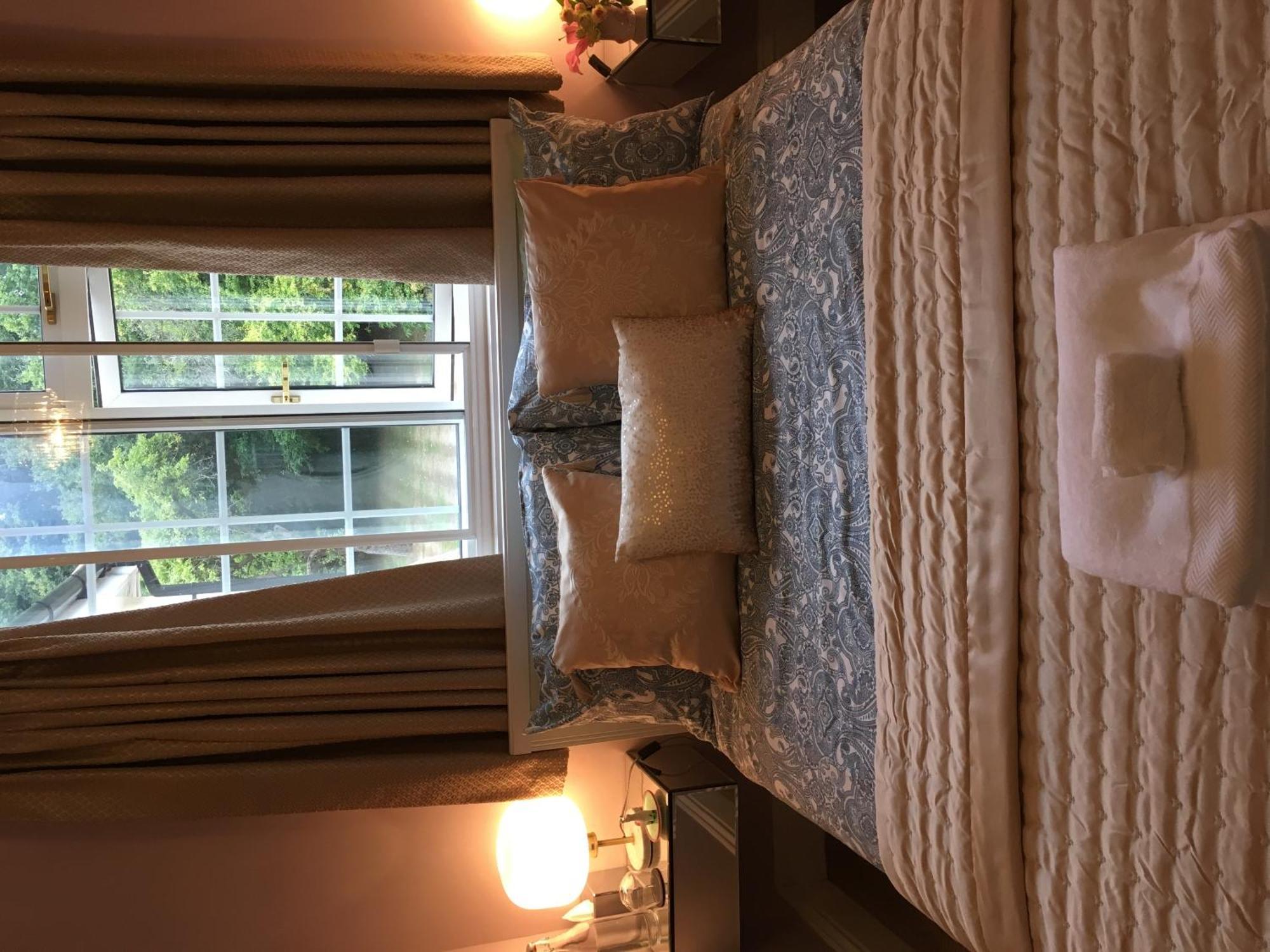 Leafy Suburban Bed&Breakfast Northwood  Bagian luar foto