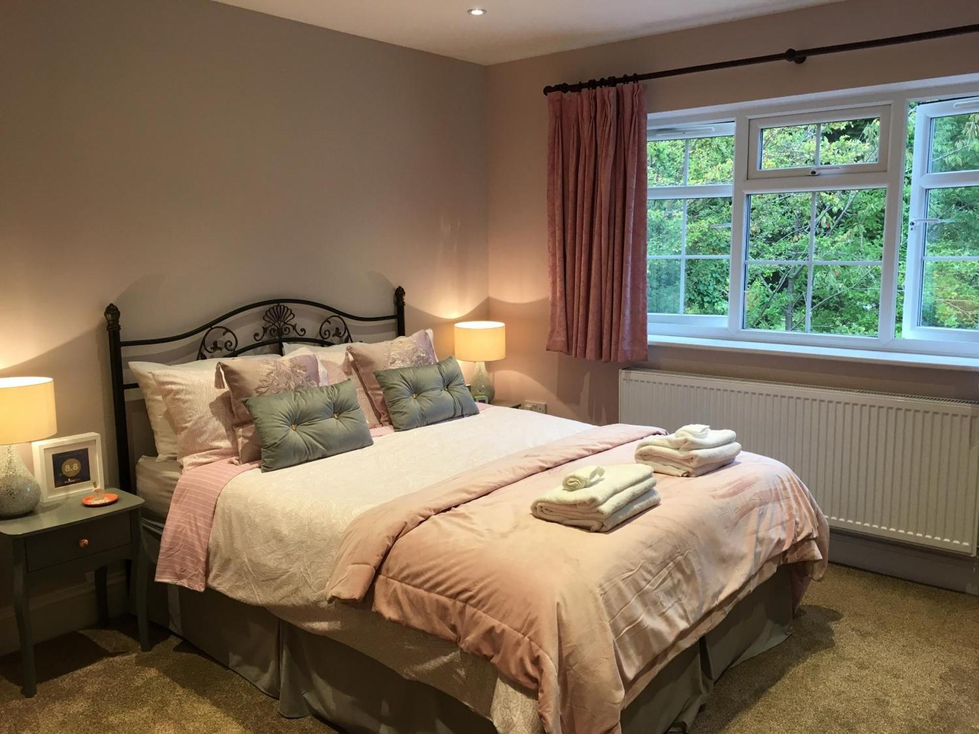 Leafy Suburban Bed&Breakfast Northwood  Bagian luar foto